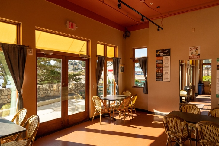 Lover's Point Beach Cafe