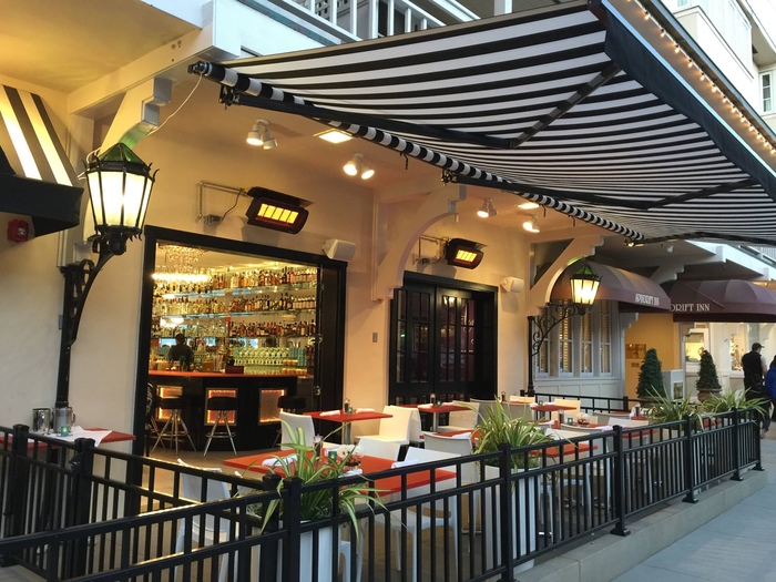 Lalla Oceanside Grill